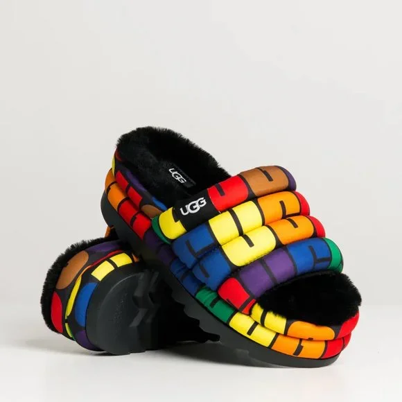 ✨新品　UGG W PRIDE SLIDE Pride Logo UGG Pride Month All-Gender Slides Collection | Hypebae